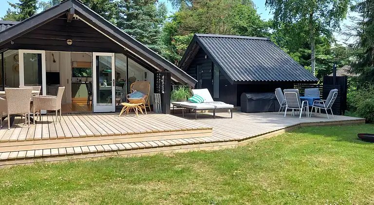 Charmerende sommerhus i Marielyst lyst tæt på strand & skov