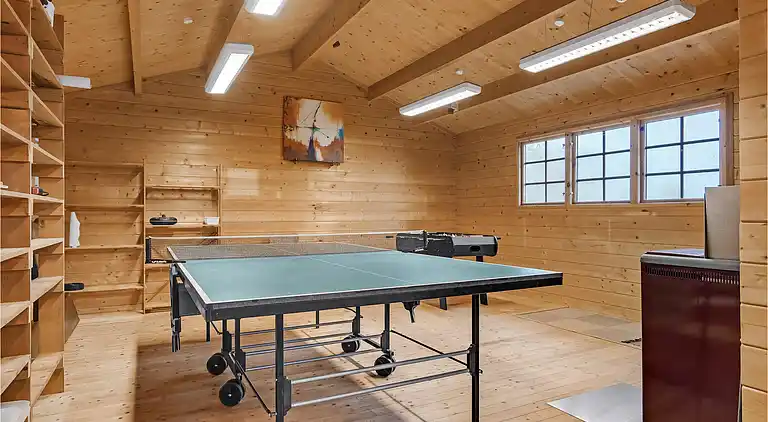 Hyggeligt bjælkehus med panoramaudsigt