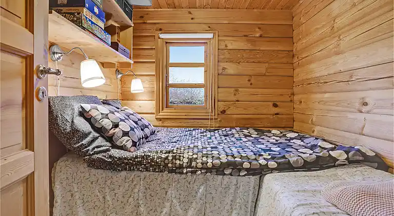 Hyggeligt bjælkehus med panoramaudsigt