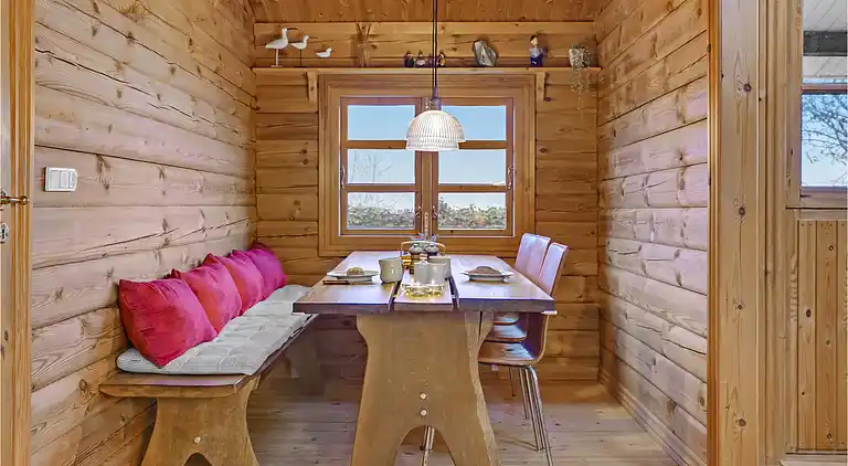 Hyggeligt bjælkehus med panoramaudsigt