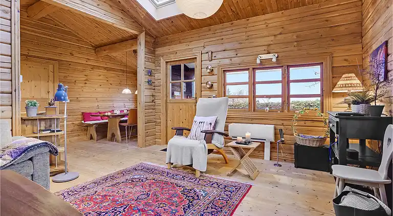 Hyggeligt bjælkehus med panoramaudsigt