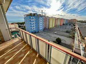 Luminous flat with a spacious terrace