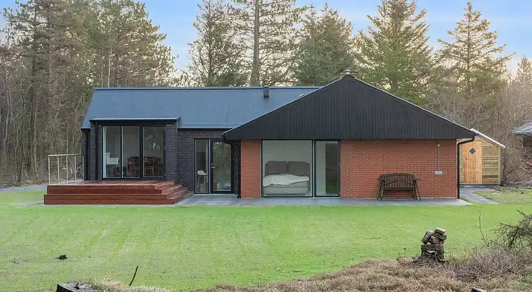 1. række totalrenoveret ejendom ved Limfjorden