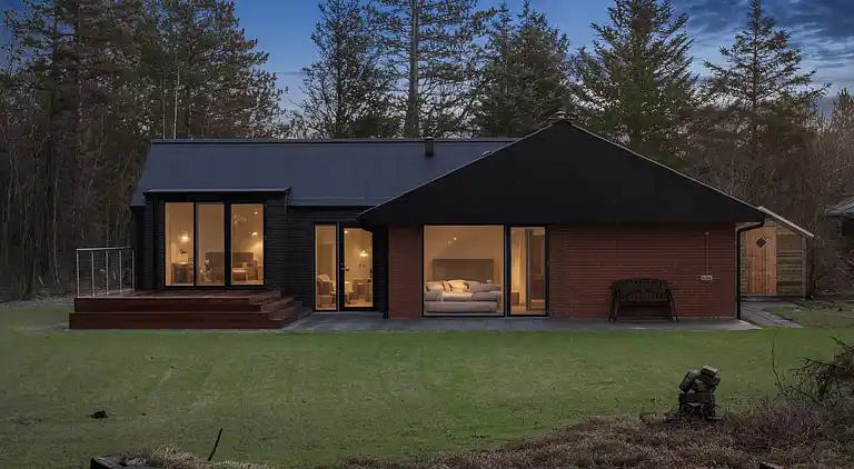 1. række totalrenoveret ejendom ved Limfjorden