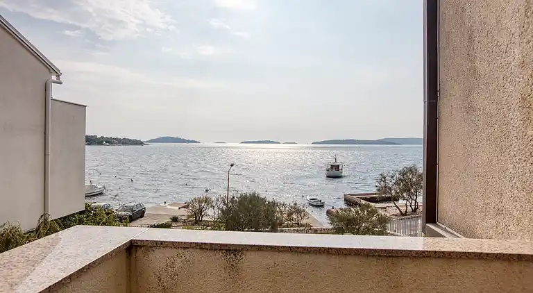 1-Zimmer-Ferienwohnung am Strand Brodarica, Sibenik