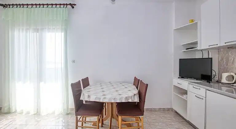 1-Zimmer-Ferienwohnung am Strand Brodarica, Sibenik