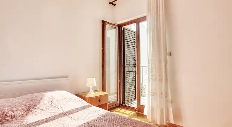 1-Zimmer-Ferienwohnung am Strand Brodarica, Sibenik