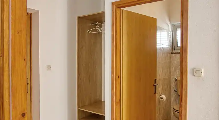 1-Zimmer-Ferienwohnung am Strand Brodarica, Sibenik