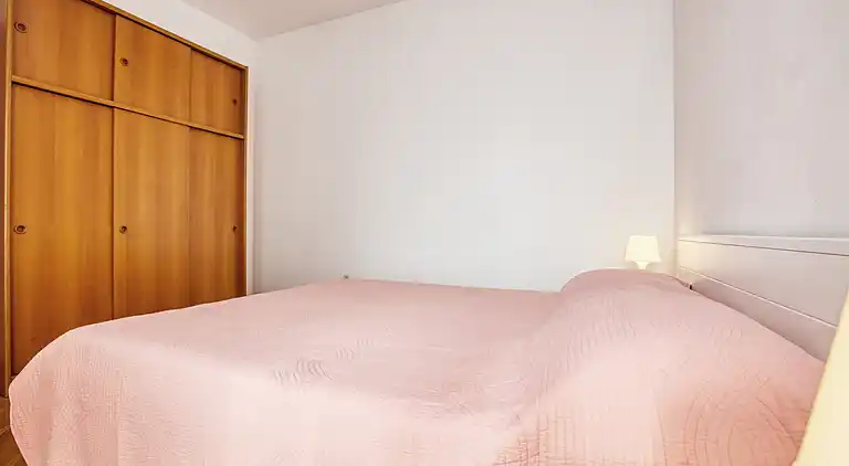 1-Zimmer-Ferienwohnung am Strand Brodarica, Sibenik