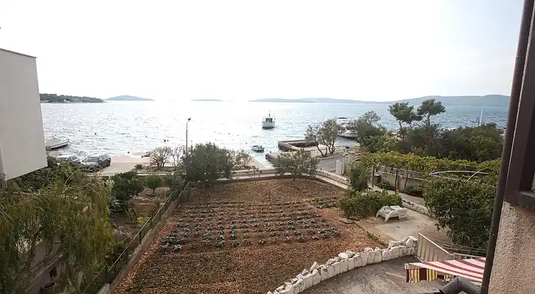 1-Zimmer-Ferienwohnung am Strand Brodarica, Sibenik