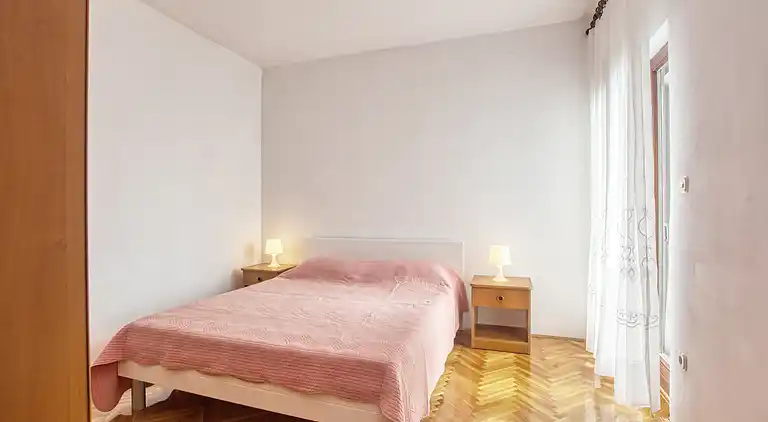 1-Zimmer-Ferienwohnung am Strand Brodarica, Sibenik