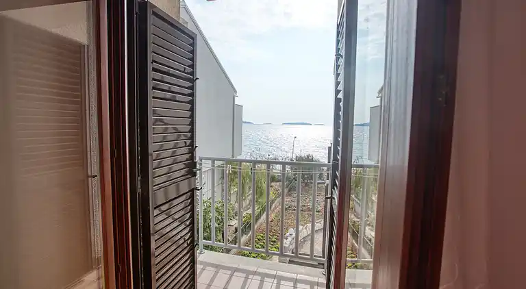 1-Zimmer-Ferienwohnung am Strand Brodarica, Sibenik