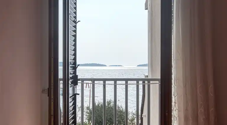 1-Zimmer-Ferienwohnung am Strand Brodarica, Sibenik