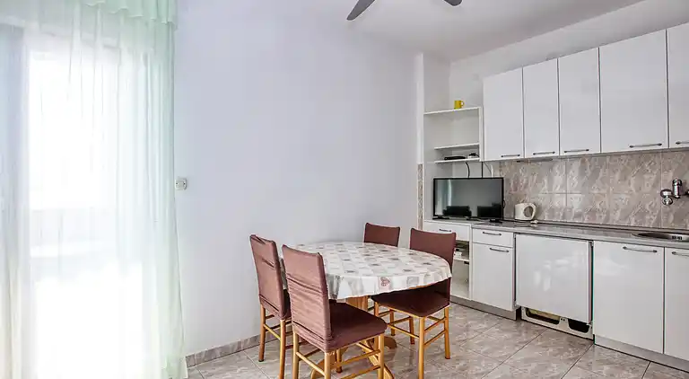 1-Zimmer-Ferienwohnung am Strand Brodarica, Sibenik