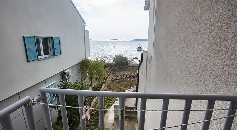 1-Zimmer-Ferienwohnung am Strand Brodarica, Sibenik