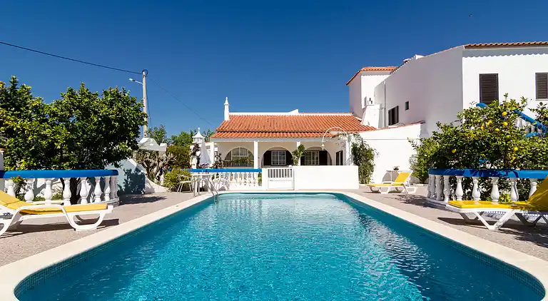 Charmante 3BR-Villa mit Pool in Armação de Pêra