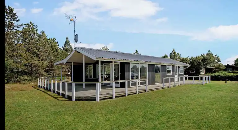 Sommerhus med havudsigt - 50m. fra strand