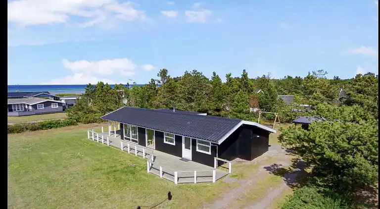 Sommerhus med havudsigt - 50m. fra strand