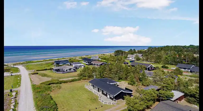 Sommerhus med havudsigt - 50m. fra strand