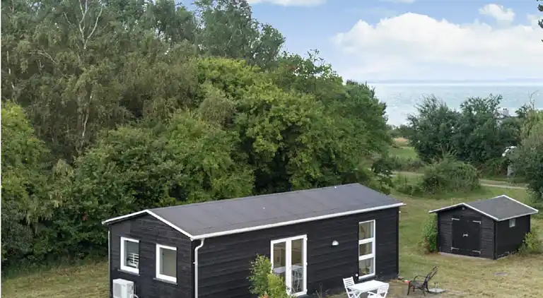 Dejligt sommerhus tæt på vandet