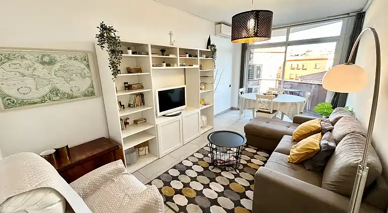 Große Wohnung in einer sehr ruhigen Gegend und gut verbunden