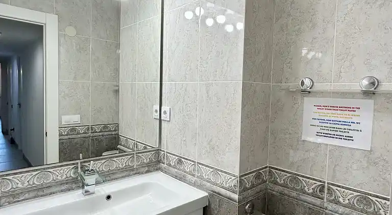 Große Wohnung in einer sehr ruhigen Gegend und gut verbunden