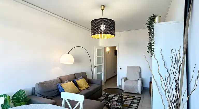 Große Wohnung in einer sehr ruhigen Gegend und gut verbunden