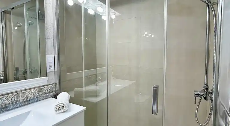 Große Wohnung in einer sehr ruhigen Gegend und gut verbunden