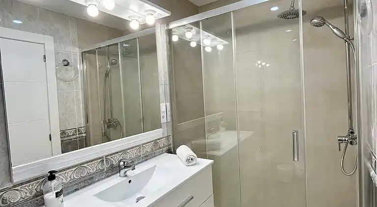 Große Wohnung in einer sehr ruhigen Gegend und gut verbunden