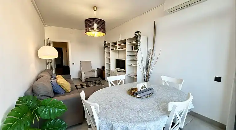 Große Wohnung in einer sehr ruhigen Gegend und gut verbunden