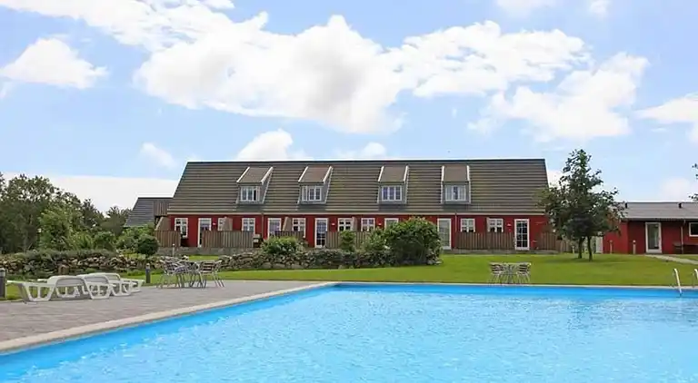 Ferielejlighed til 4 med fælles pool 