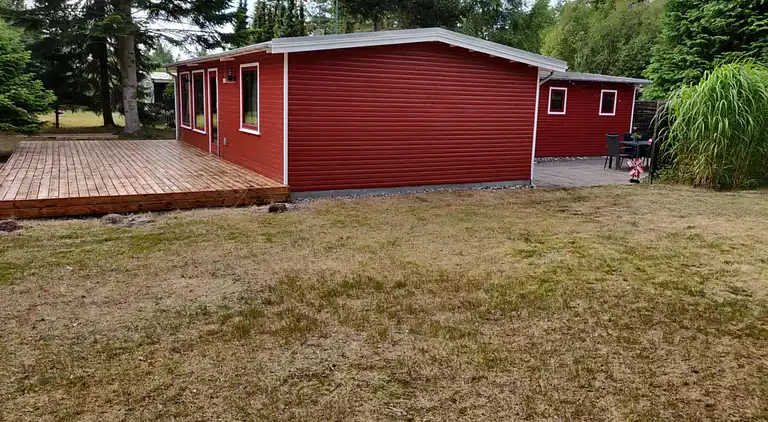 Charmerende sommerhus i rolige omgivelser