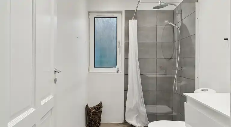 Dejligt sommerhus med havudsigt og pool