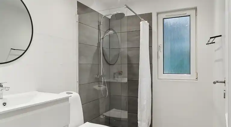 Dejligt sommerhus med havudsigt og pool