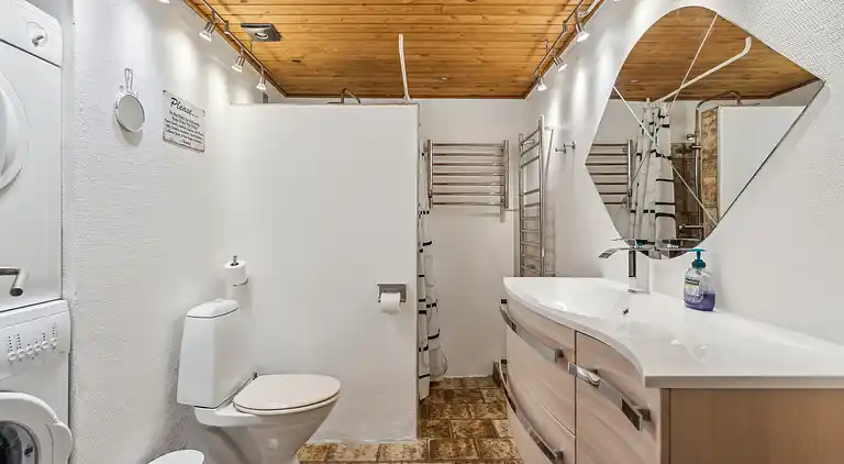 Kindvriendelijk huisje met groot binnenzwembad