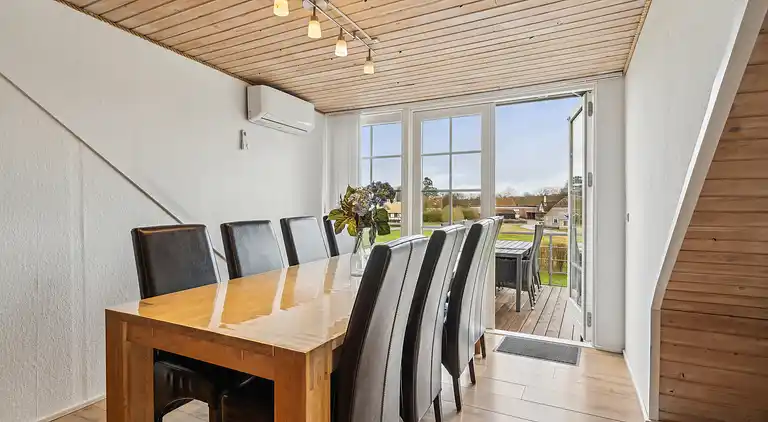 Kindvriendelijk huisje met groot binnenzwembad