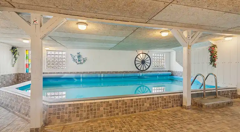 Kindvriendelijk huisje met groot binnenzwembad