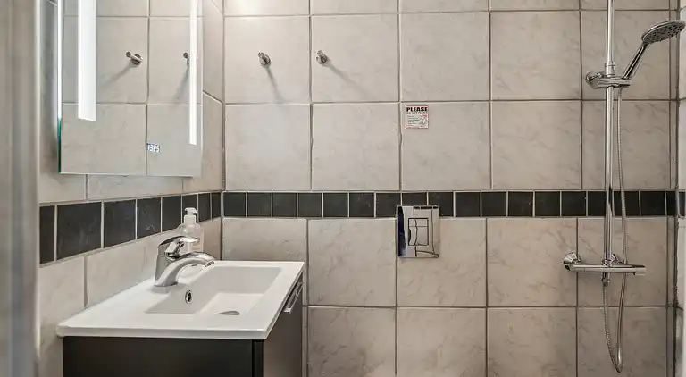 Kindvriendelijk huisje met groot binnenzwembad