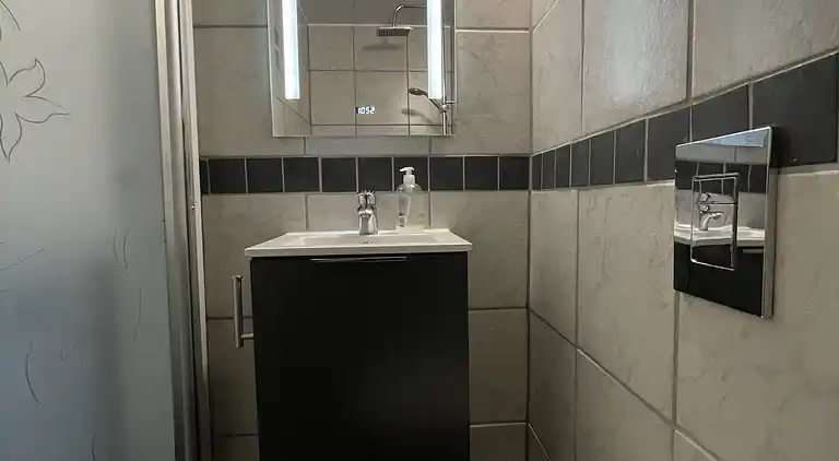 Kindvriendelijk huisje met groot binnenzwembad