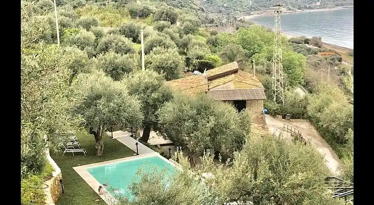 Privatpool der Villa Cefalù