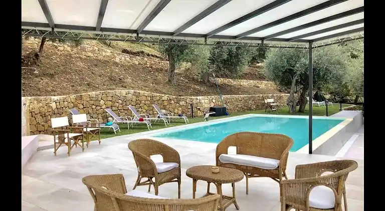 Privatpool der Villa Cefalù
