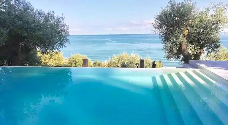 Privatpool der Villa Cefalù