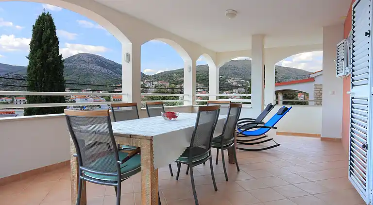 Two bedroom apartment near beach Seget Vranjica, Trogir