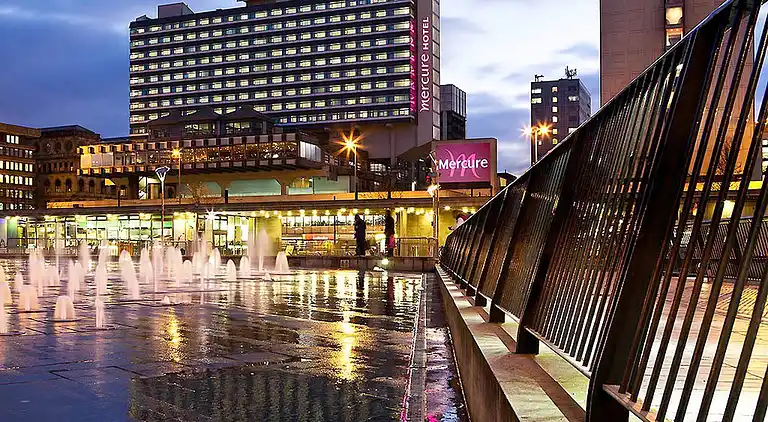 Modernes Stadthaus - Kostenloses Parken - Spielzimmer - WLAN