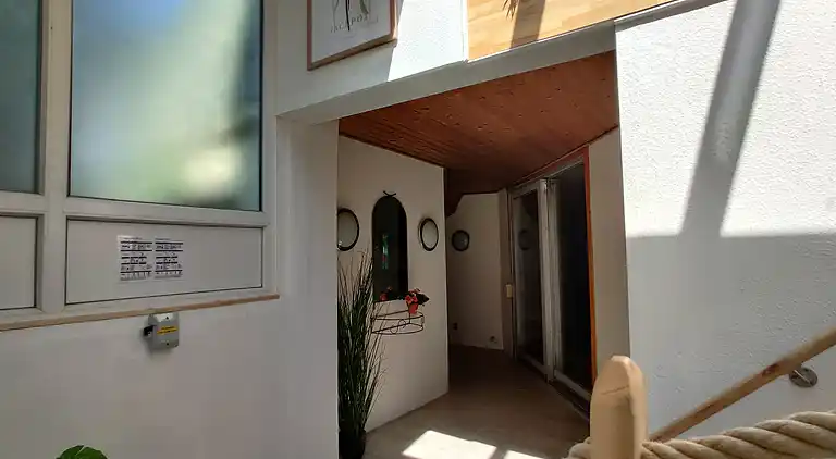 Kindvriendelijk huisje met groot binnenzwembad