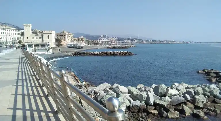 Pegli La Maison de L'artiste, Bord De Mer Et Soleil