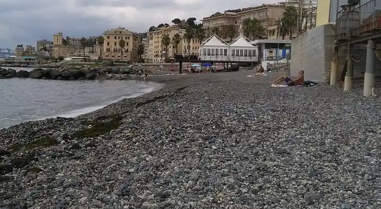 Pegli La Maison de L'artiste, Bord De Mer Et Soleil
