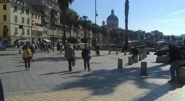 Pegli La Maison de L'artiste, Bord De Mer Et Soleil
