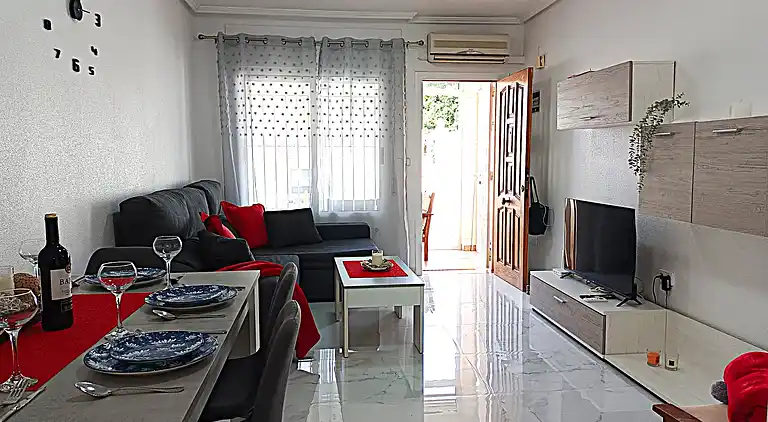 Bungalow in der Nähe des Strandes in Torrevieja, Aguas