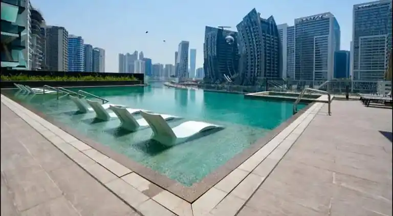 Geräumiges 1-Schlafzimmer, Blick auf Burj, Infinity-Pool und